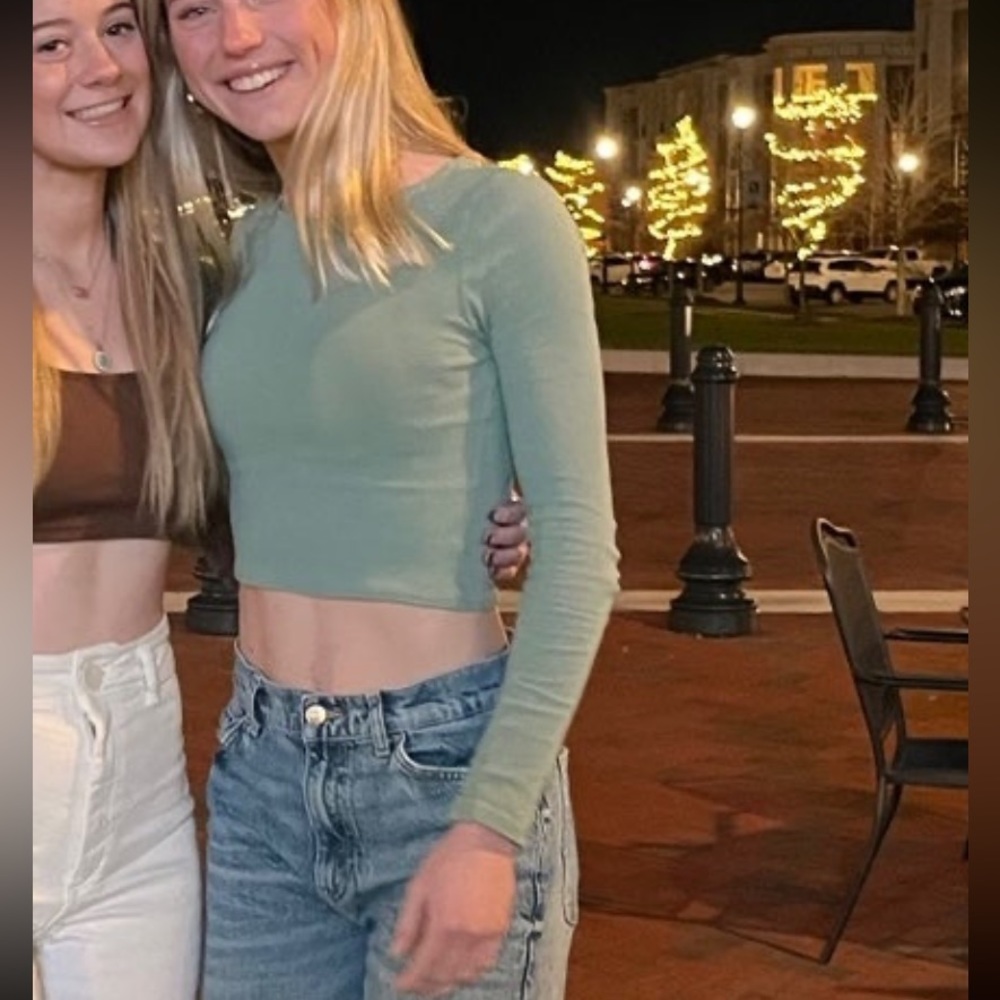 Long sleeve cropped top